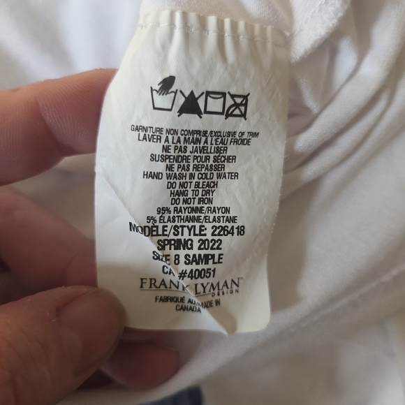 Frank Lyman Design White V-Neck Tee with Black Trim And Beaded Saying Size 8 - Picture 6 of 7